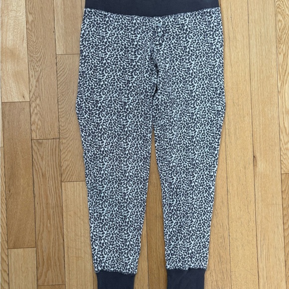 Victoria's Secret Grey Leopard Thermal Pajama Set - Size S - Picture 3 of 8